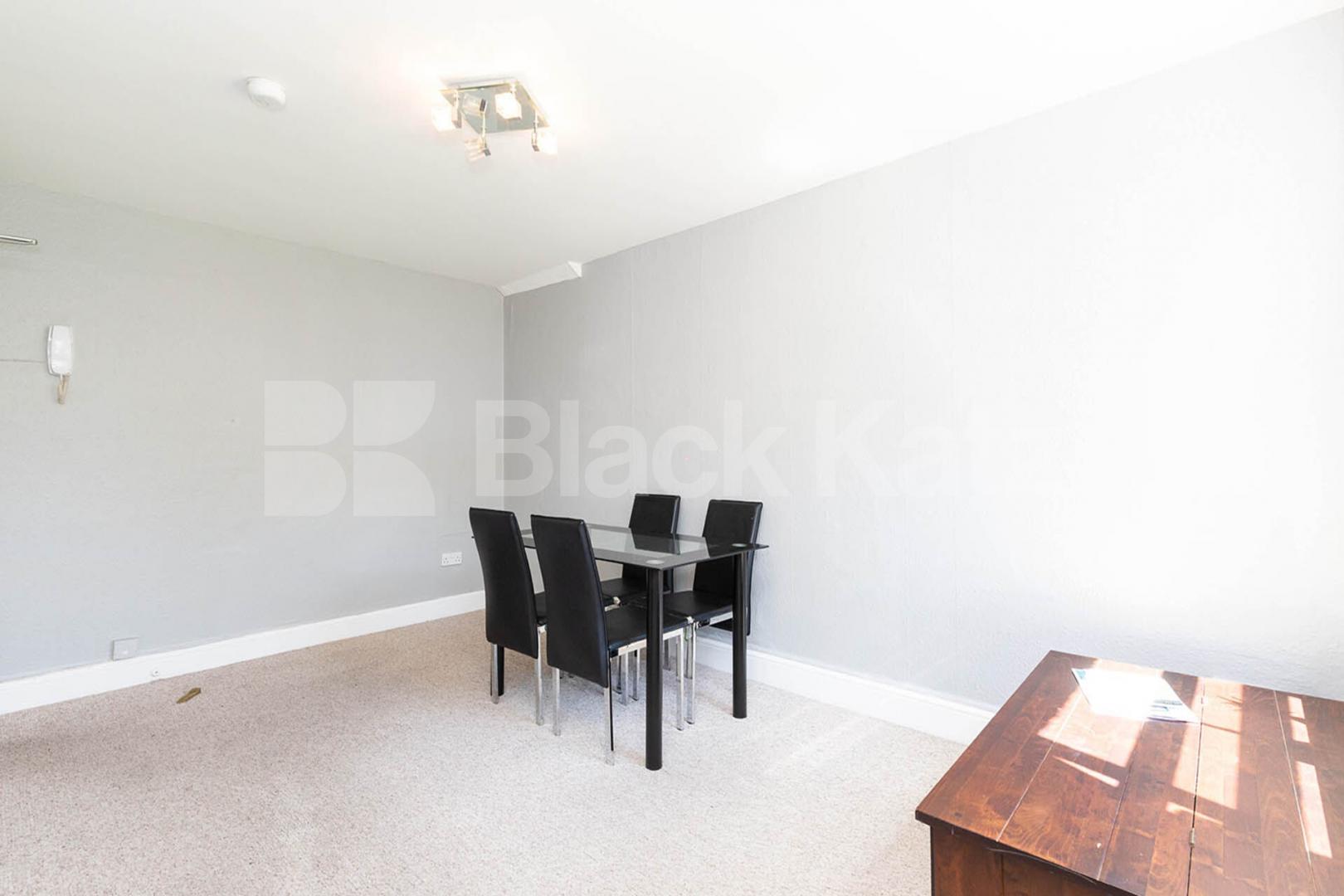 Bright two double bedroom flat set on the top floor of a period house Mercers Road, Tufnell Park